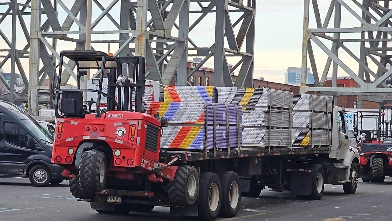 Truck-mounted forklift with mixed sheetrock under the elevated train